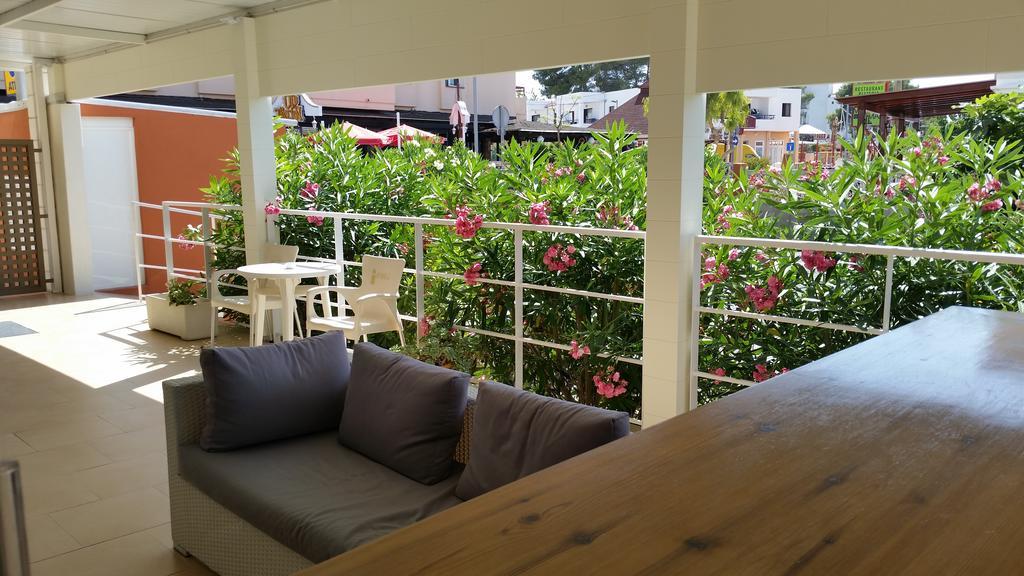 Apartamentos Vista Al Puerto San Antonio  Eksteriør bilde