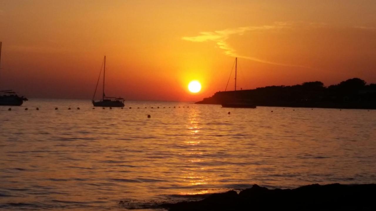 Apartamentos Vista Al Puerto San Antonio  Eksteriør bilde